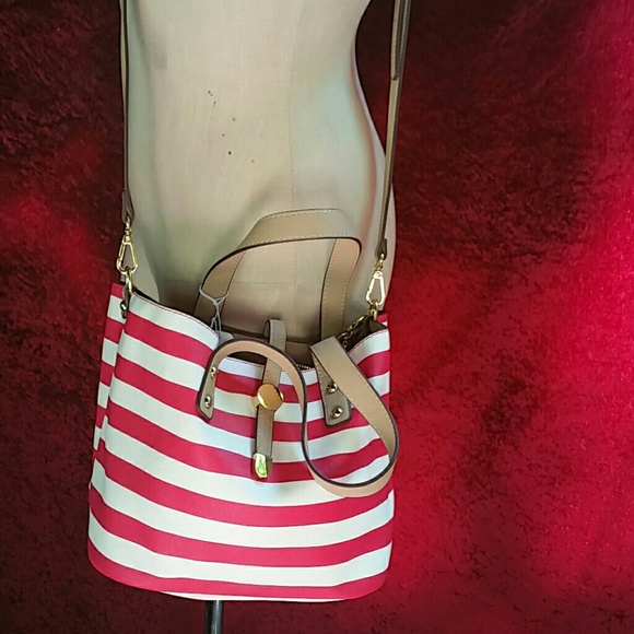 Charming Charlie Handbags - Charming Charlie Bucket purse with Removable strp